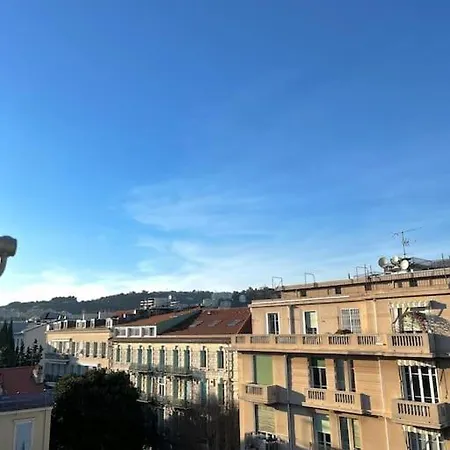 De Charme Hyper Centre *